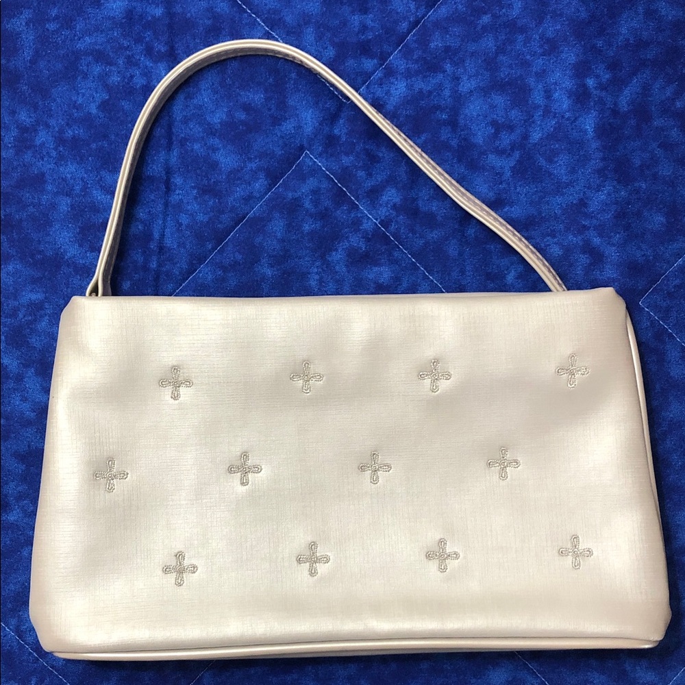 COCKTAIL Purse Silver with Sewn “FlowerDesign”and Zippered Handle